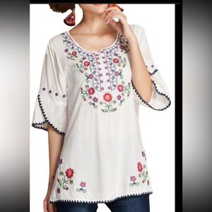 NWOT Embroidered White Floral Women's Top